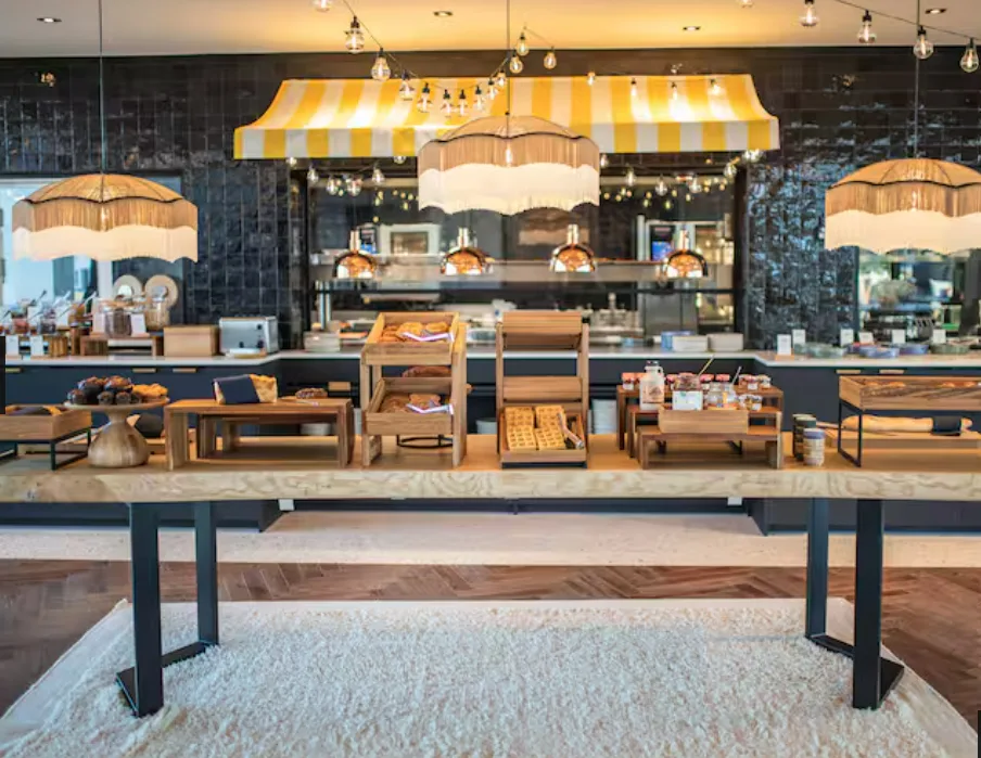 Elegant 5th-Floor Restaurant Venue in Central Nice – For Events up to 140 Guests