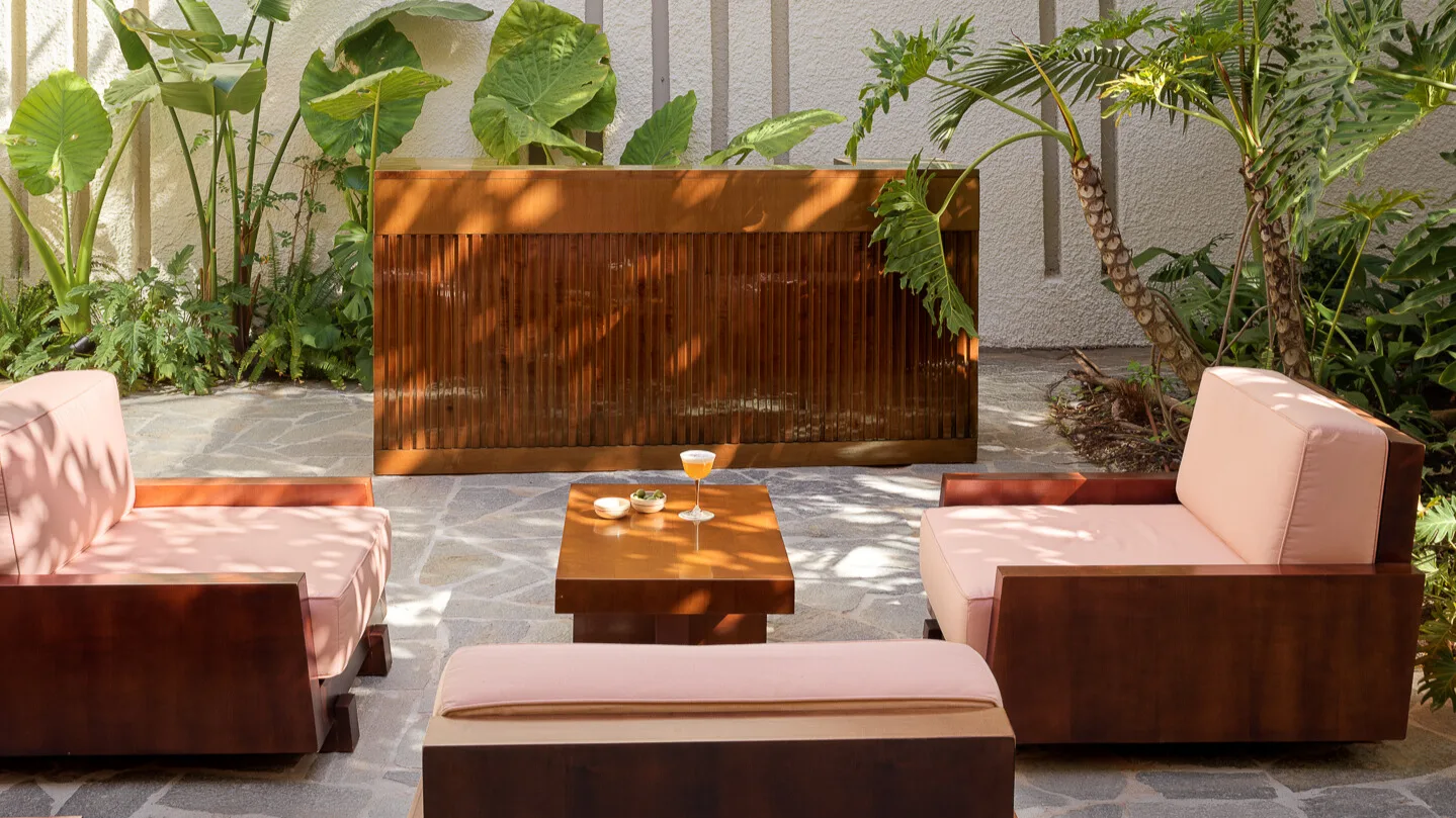 Flexible meeting room and patio area in a renowned hotel