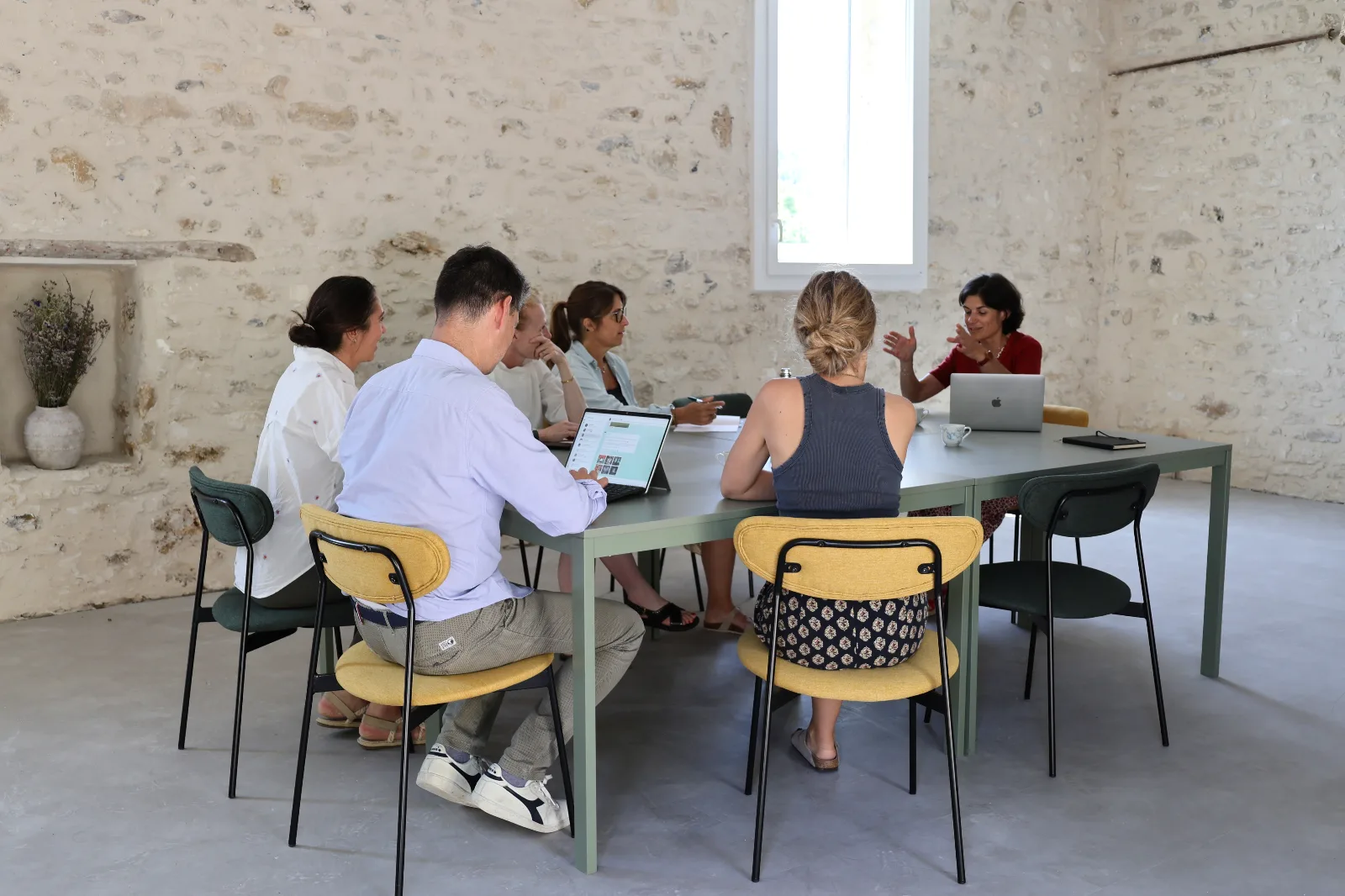 Salle de caractère pour séminaire au vert