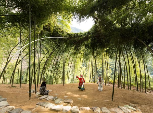 THE WORLD AROUND INC