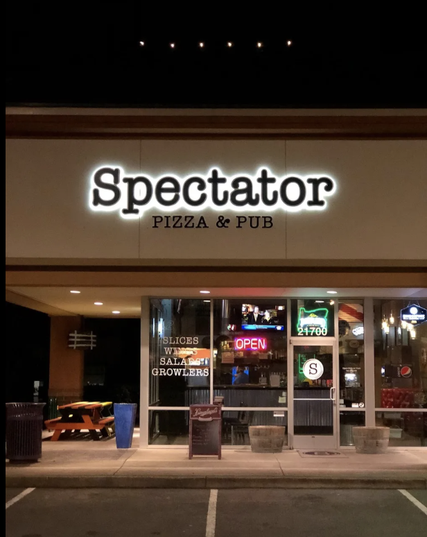 Spectator Pizza &amp; Pub