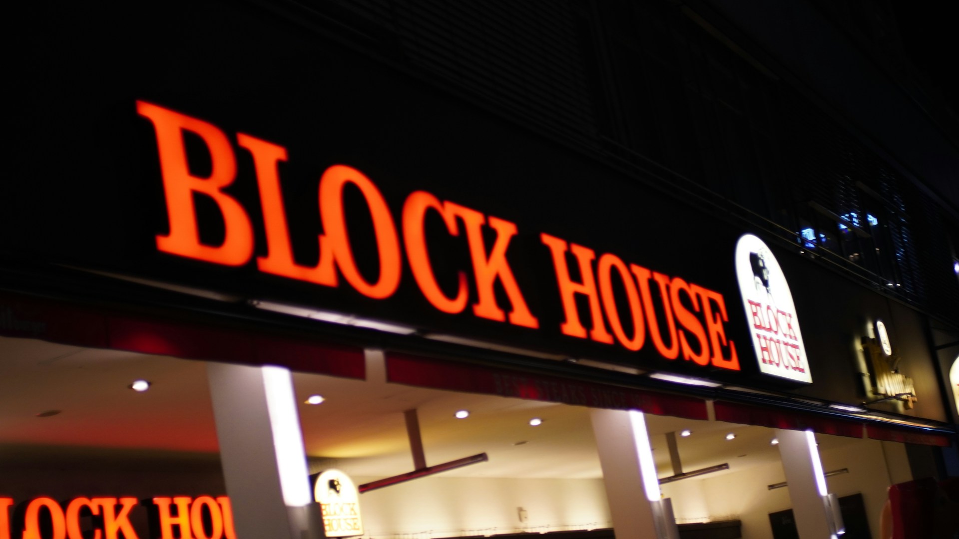 Indoor and Outdoor Signage: How to Attract Customers Before They Walk In