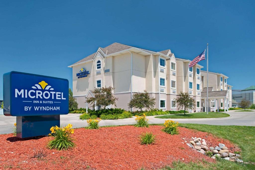 Microtel Inn and Suites by Wyndham Bluffs