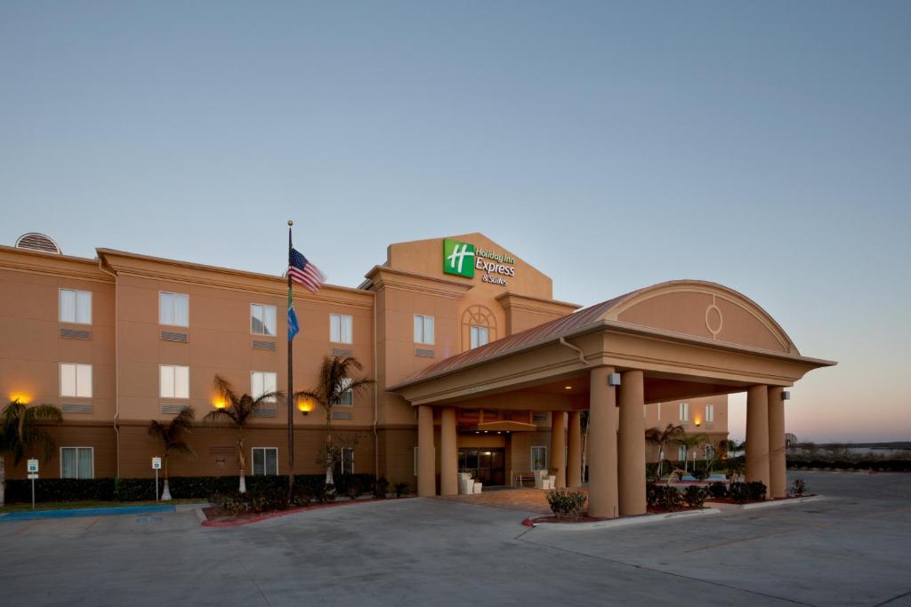 Holiday Inn Express Hotel and Suites Zapata