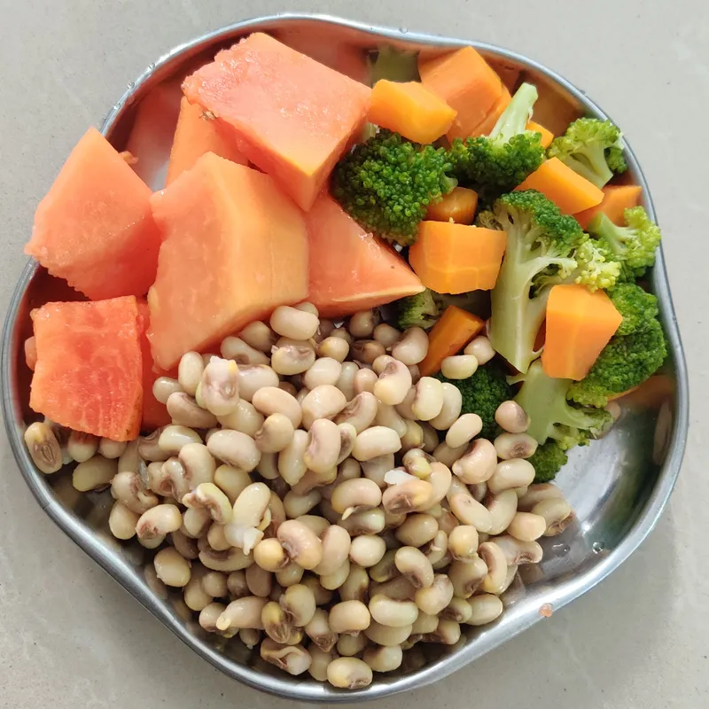 Nutritious Bean Salad with Broccoli and Carrots image