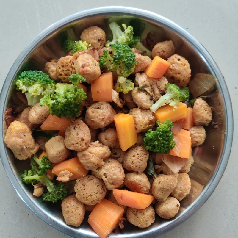 Tangy Soy Chunks Stir Fry image