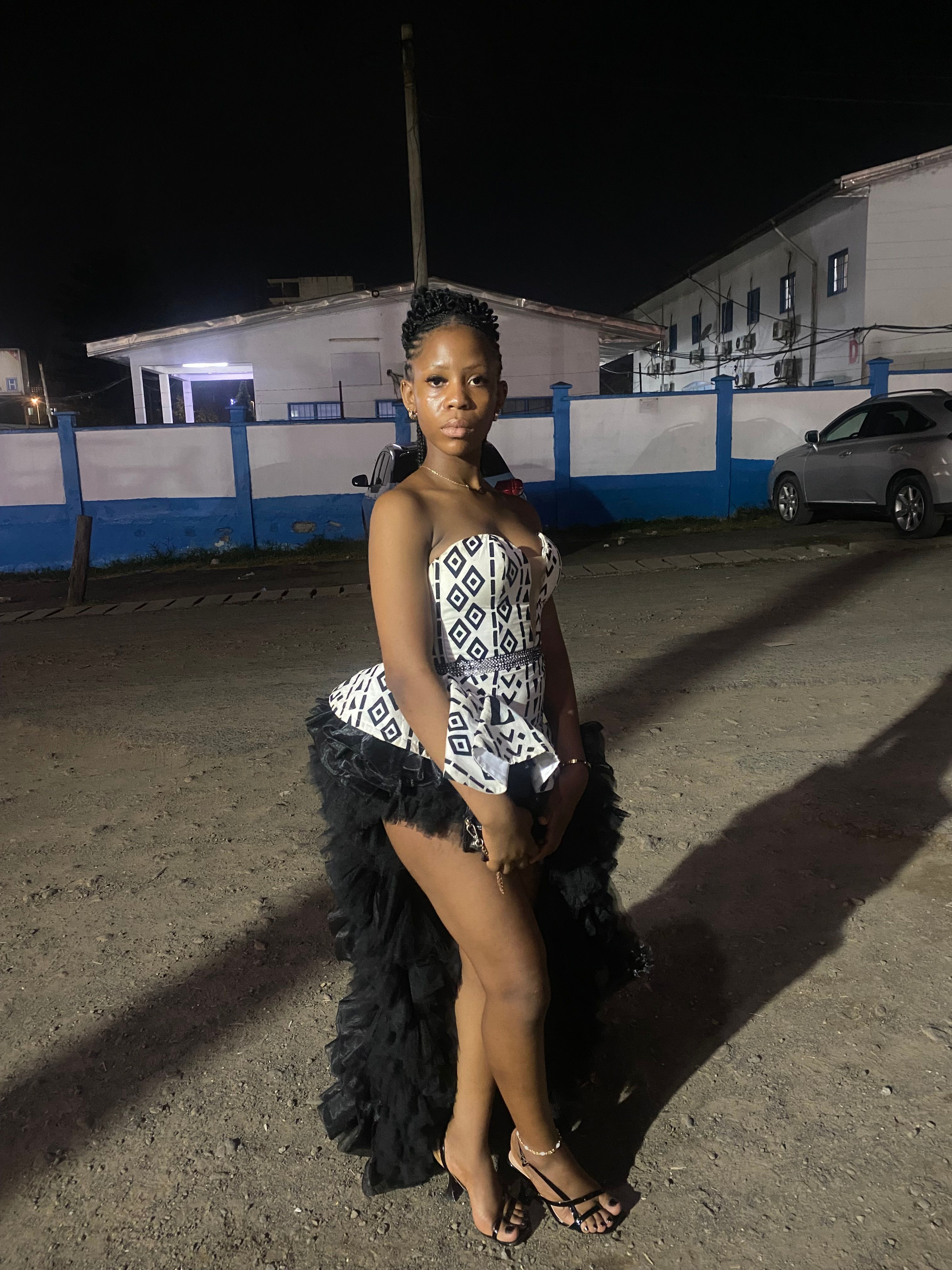 Miss Bakala Reina maniche