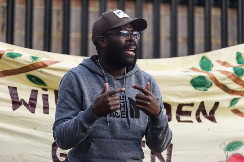 Njube Giant (cat english)