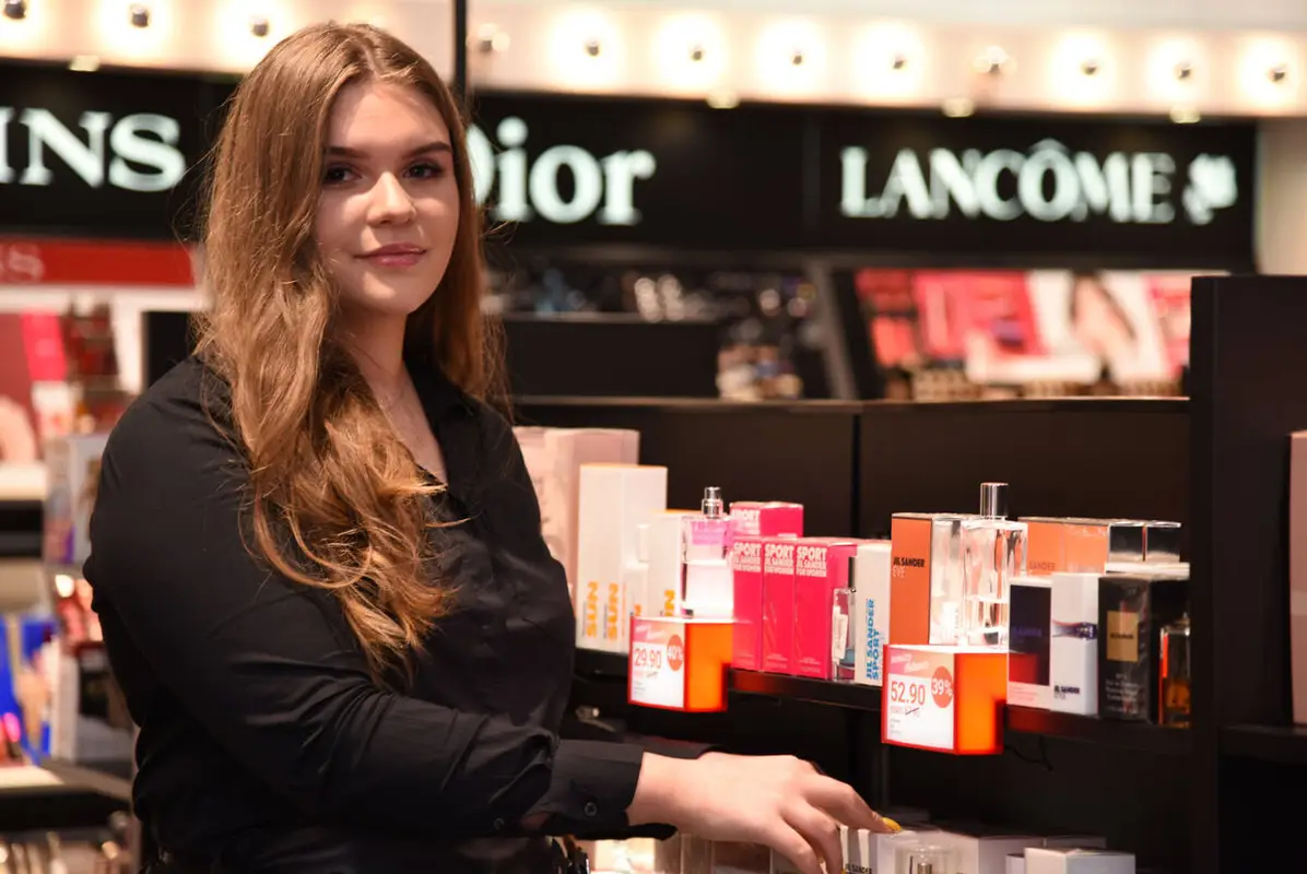 Gestionnaire du commerce de détail CFC Conception et réalisation d’expériences d’achat (Parfumerie)