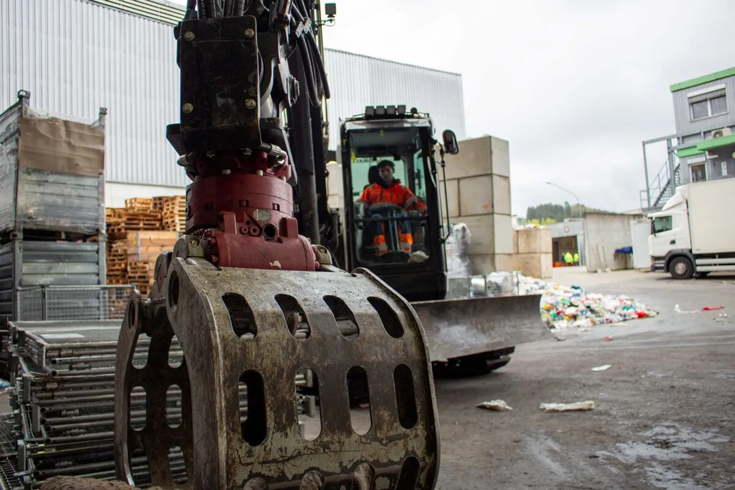 Recyclist; Recyclist/in EFZ, Recycling, R-Suisse