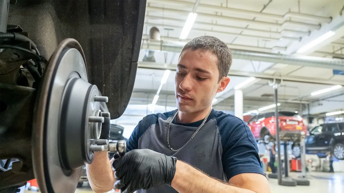 Mécanicien/ne en maintenance d'automobiles CFC