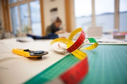 Ausbildung zum Bekleidungsgestalter/in EFZ - Arbeitssituation, Lohn und Weiterbildungen, Schnupperlehren und freie Lehrstelle für 2025 finden. Bekleidungsgestalter/in EFZ