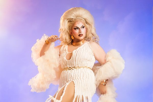 Alectrona Dion gallery photo 2