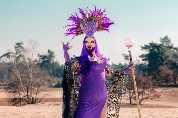 Neon Noire gallery photo 2