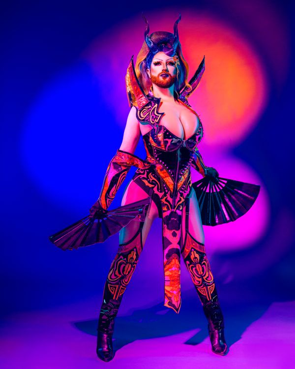 Neon Noire gallery photo 5